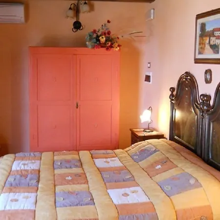 Podere Montagione B&B 마르치알라